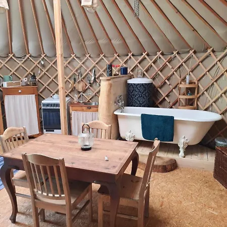 La Yourte Au Fonds Du Jardin *